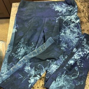 Peloton Blue Floral Leggings